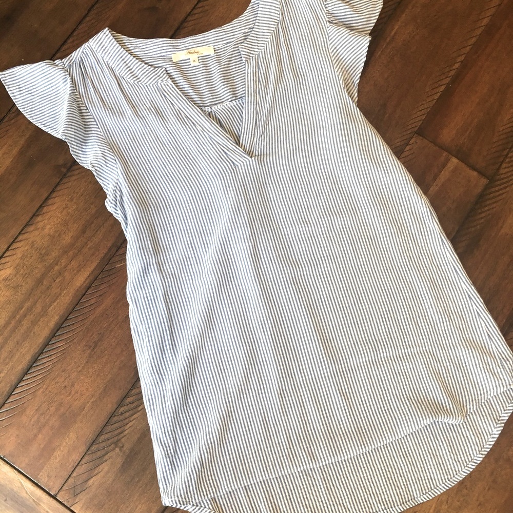 Flutter short sleeve blouse